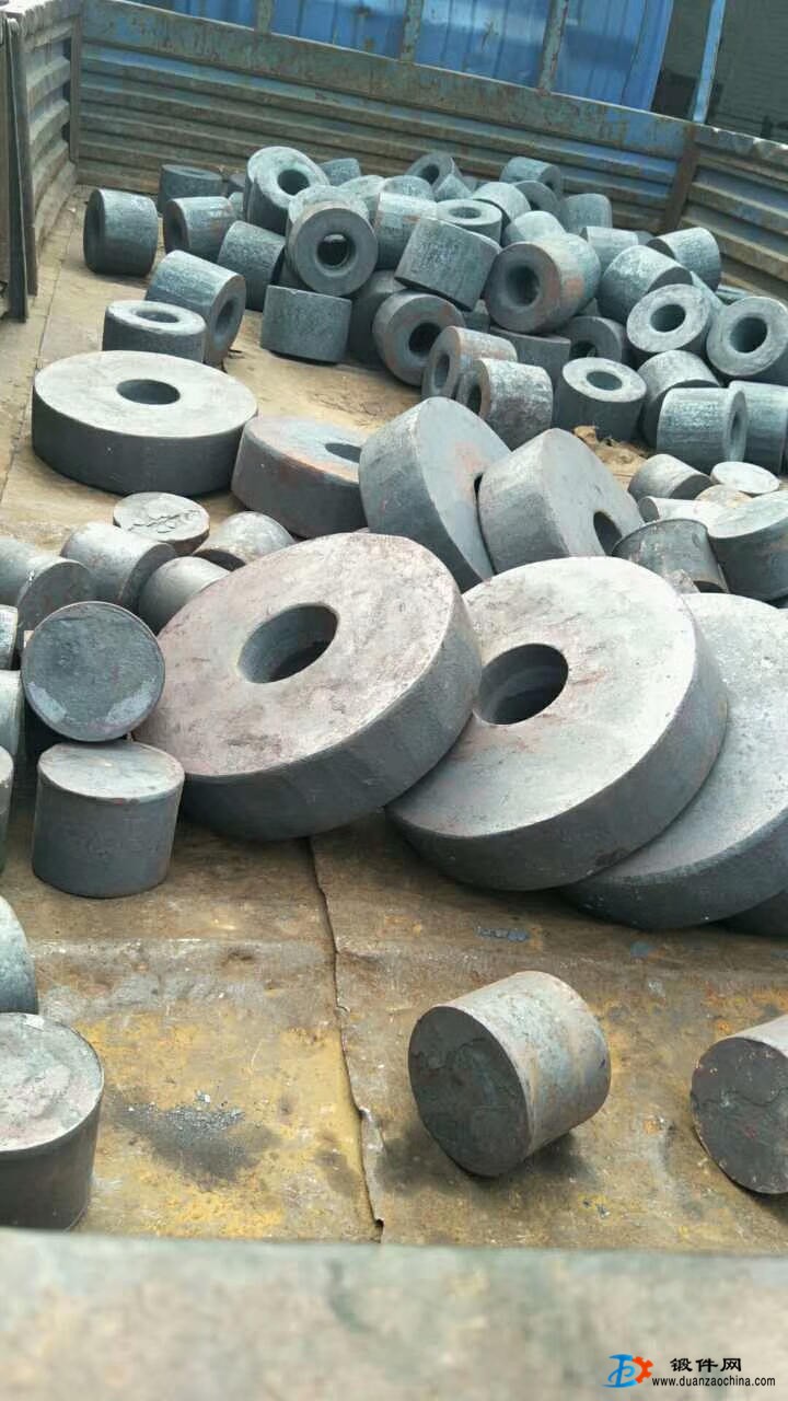 車輪，軸，聯(lián)軸器，餅類鍛件等，大鍛件