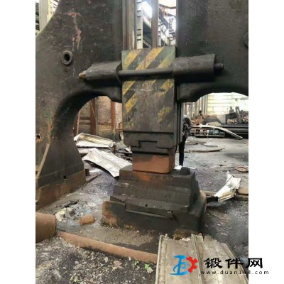 設備出售：低價出售二手6噸雙臂電液錘