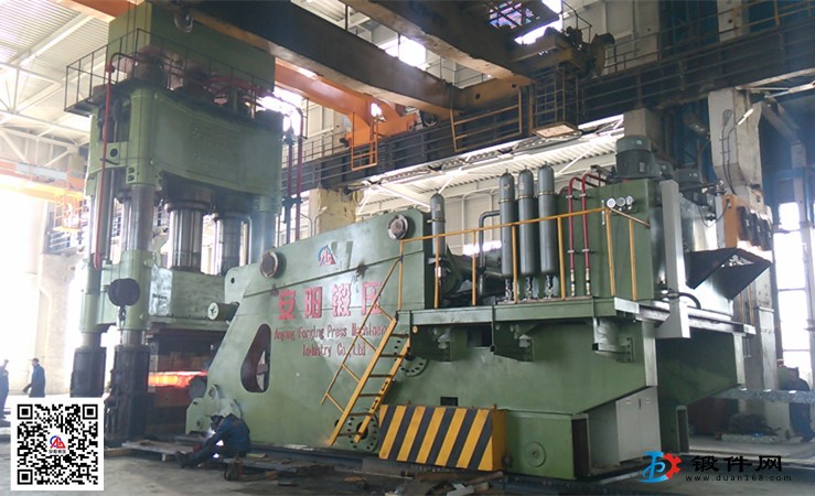 1600噸自由鍛壓力機(jī)三梁四柱液壓機(jī)寬臺(tái)面廠家直供
