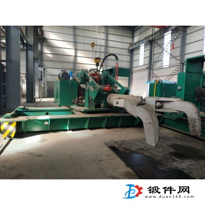 出售：9.9成新，10噸取料機，5噸操作機、25噸操作機