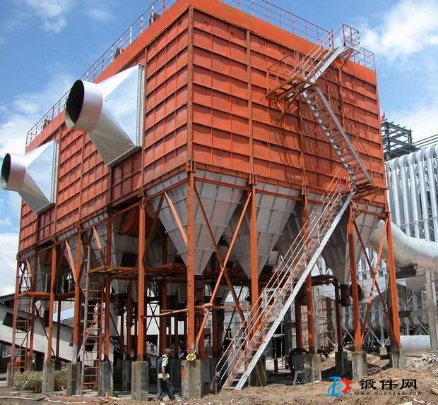 內(nèi)蒙古鄂爾多斯?jié)蓾櫵鄰S布袋除塵器脈沖袋式除塵器